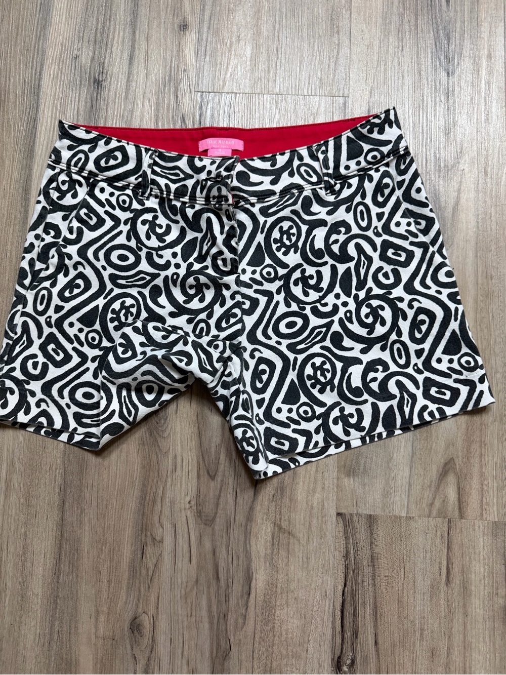 Isaac Mizrahi Black & White Graphic Print Shorts with Pink Waistband